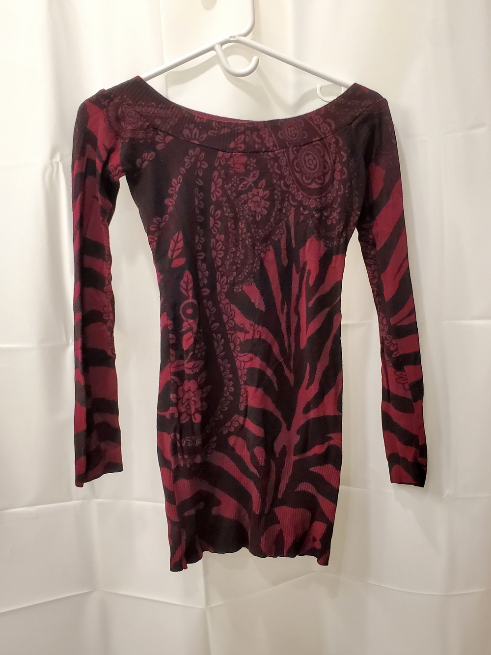 Y2K Vintage Burgundy & Black Boatneck Printed Sweater